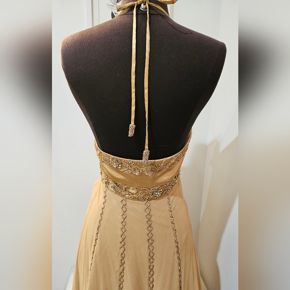 Beautiful gold beaded halter style evening dress - Picture 10 of 10